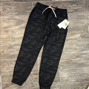 Vuori Performance Jogger Long Tall small black gray camo sweatpants women’s